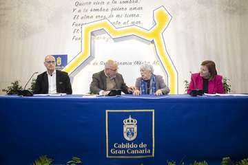 El Cabildo ratifica su compromiso de preservar la Memoria Histórica en la presentación del libro 'Héroes de chabola'/TA.